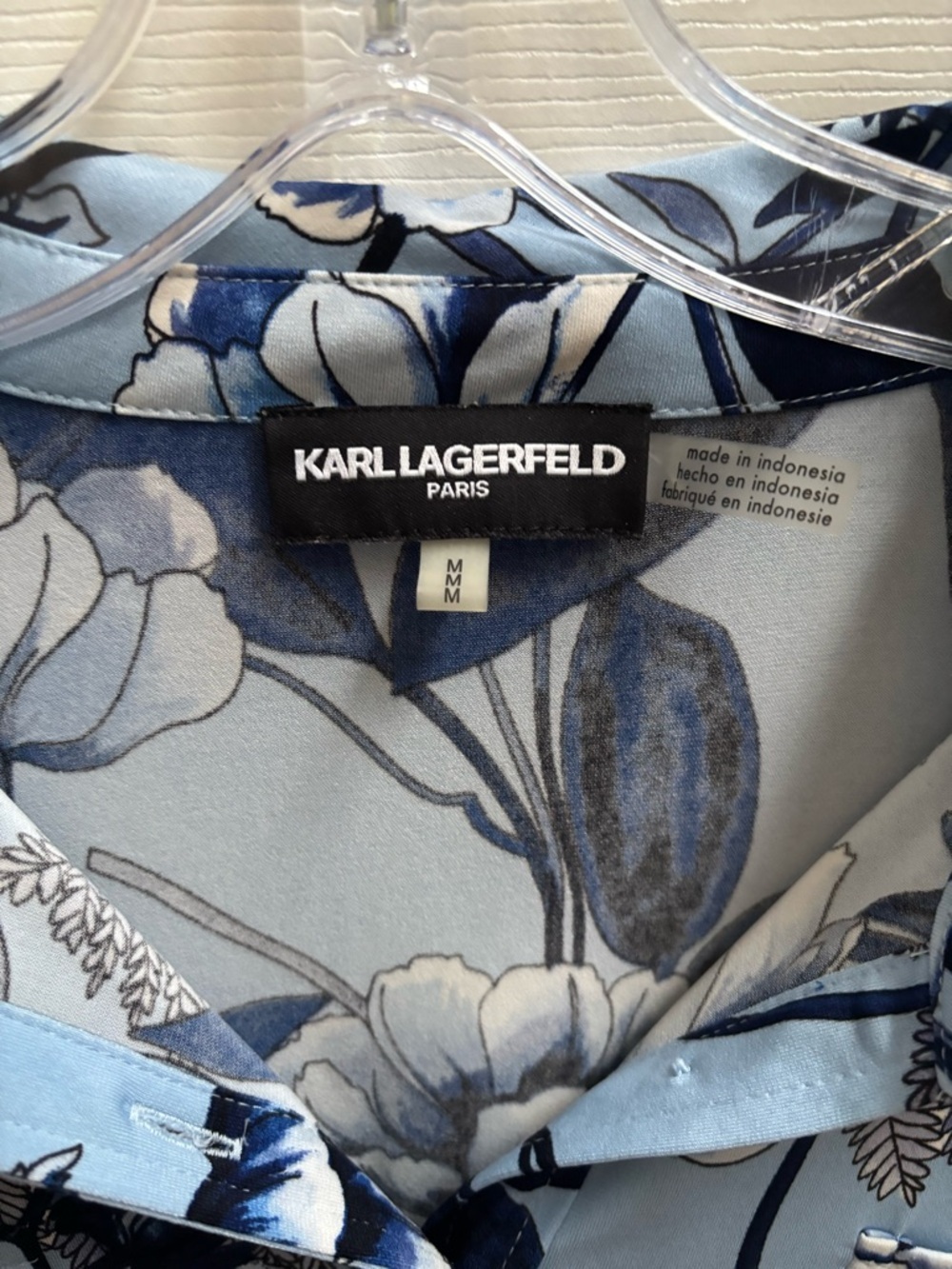 Karl Lagerfeld Woman’s Blue Floral Button-Front Blouse, Size Med, EUC - Picture 3 of 5